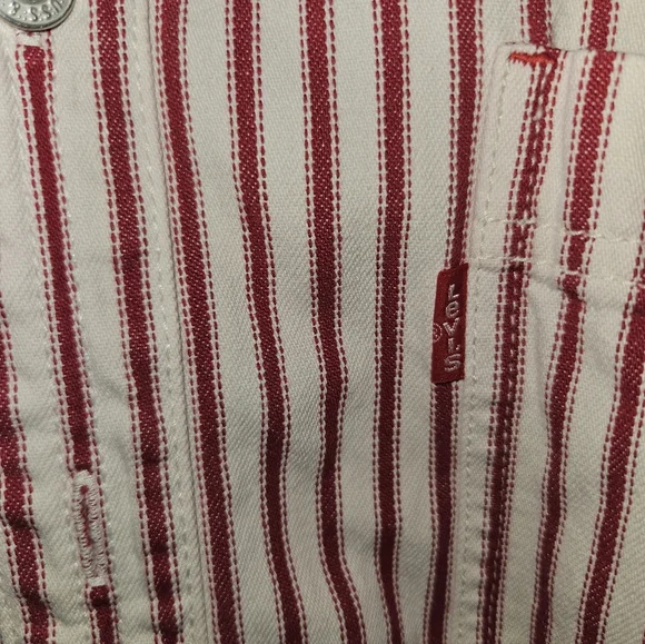 Levi's Red & White Striped Long-Sleeve Button-Down Shirt
